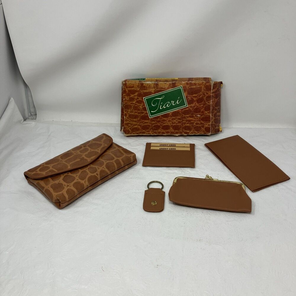 VTG TIARI 5-Piece Clutch Coin Purse Wallet Ensemble Pebbled Textured Vinyl NOS